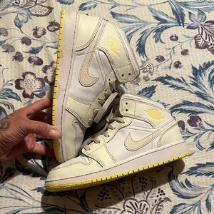 Jordan 1 Mid Grade School Girls' "Sail/Lt Laser Orange/White"